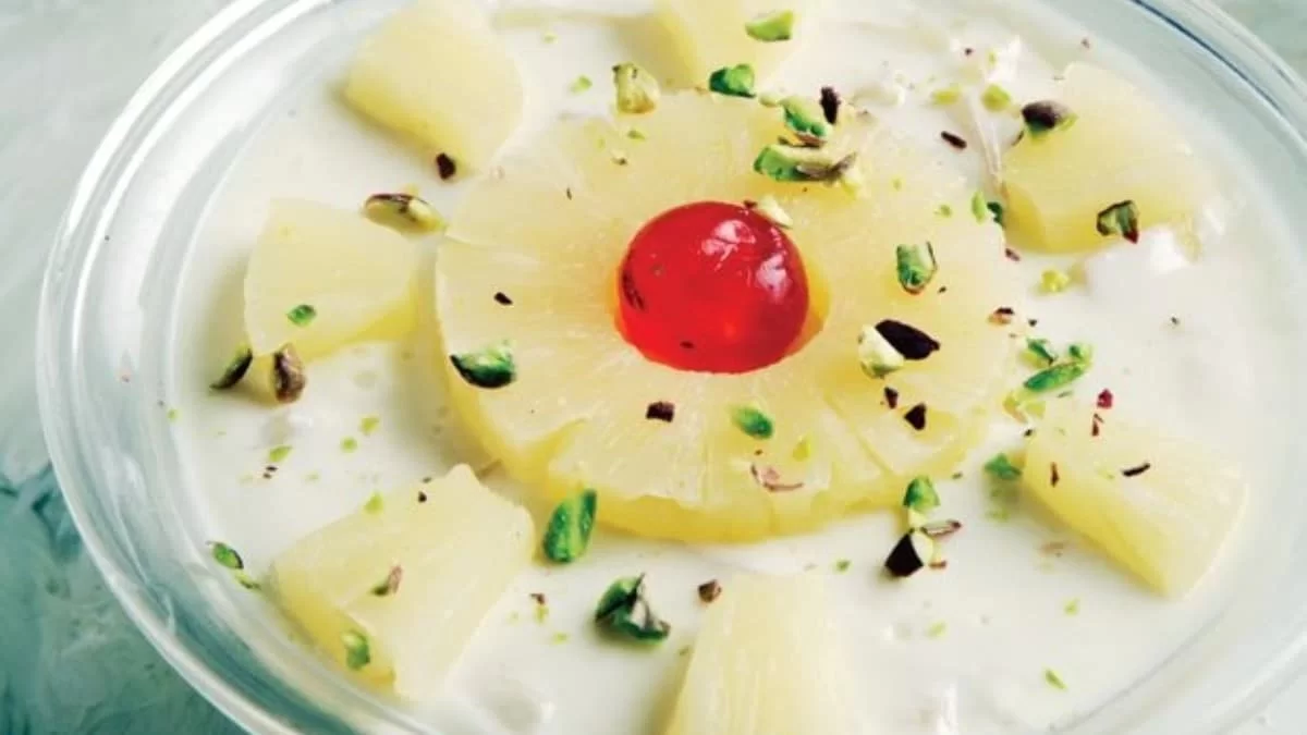 Ελαφριά συνταγή: Δροσερό γλυκό ψυγείου με ανανά, 2% λιπαρά γιαούρτι και φιστίκια