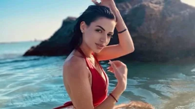 Κανένα Bachelor και κανένας Βασιλάκος - Η Αντζελίνα Χαλντέντα τα άφησε όλα πίσω και φωτογραφίζεται με την ανθοδέσμη στα χέρια