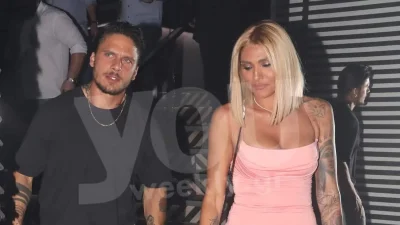 Με "καυτό" μίνι φόρεμα που κόβει την ανάσα - Τα έσπασε η Αγγελική Ηλιάδη με τον Γρηγόρη Αναστασιάδη στα μπουζούκια