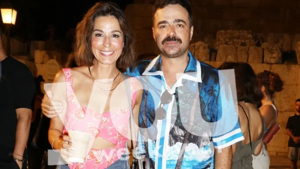 Full in love στο Ηρώδειο - Οι αγκαλιές και τα φιλιά της Κατερίνας Παπουτσάκη με τον σύζυγό της