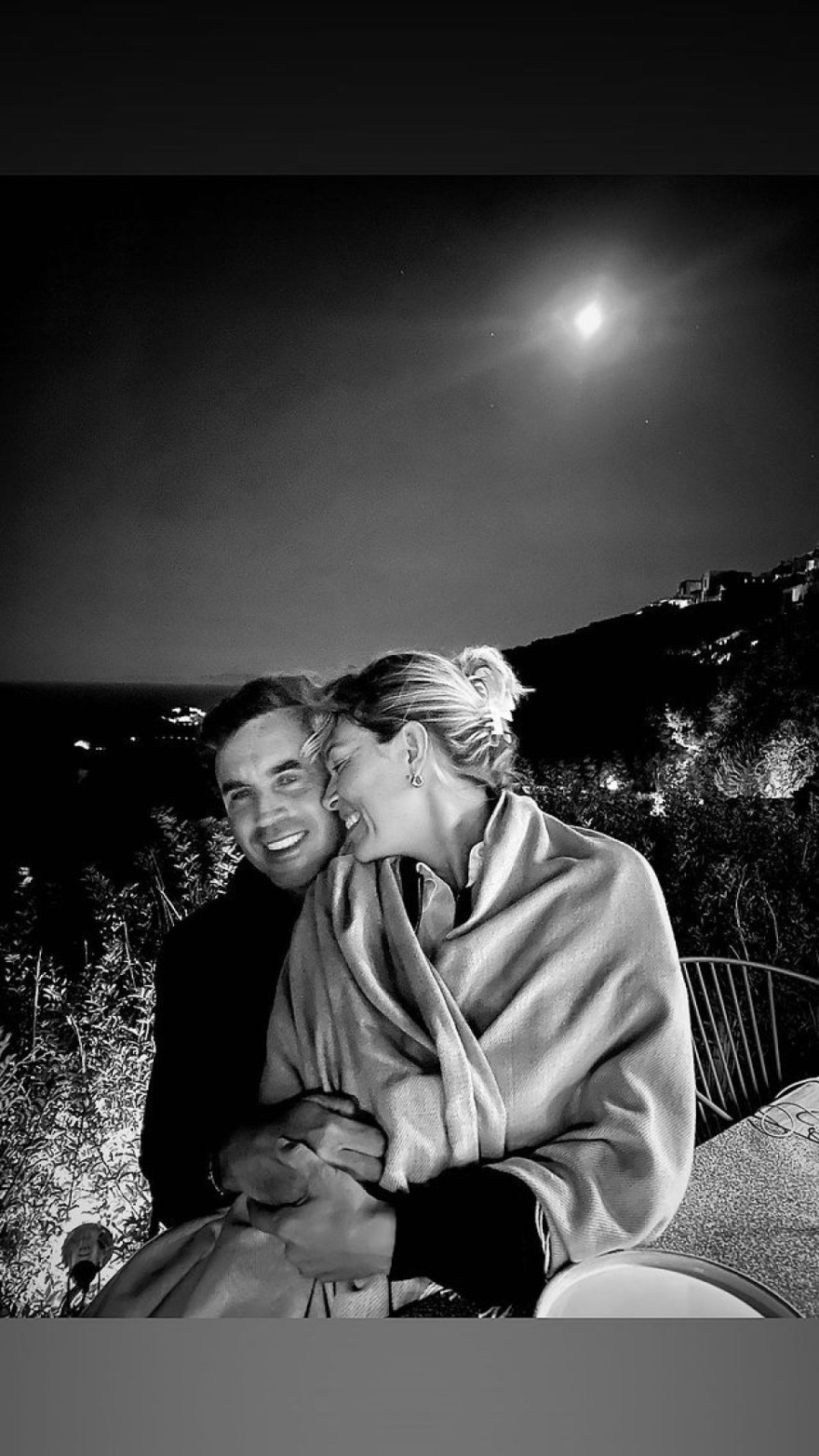 Ηλίας Κρασσάς και Βίκυ Καγία για ρομάντζο κάτω από το φεγγάρι