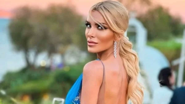 Μετά τον γάμο στην Πάρο σε beach bar της Βούλας - Εκεί πέτυχε ο φωτογραφικός φακός Καινούργιου και Τσαγκρίδη