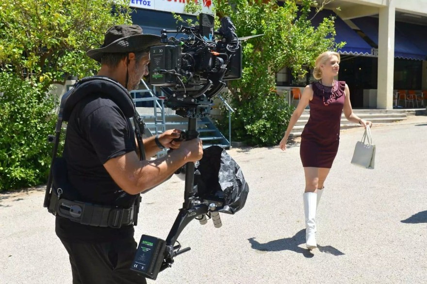 Στιγμή από τα παρσκήνια του νέου κύκλου της σειράς της ΕΡΤ «Τα καλύτερά μας χρόνια»