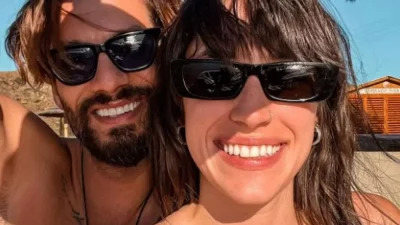 Αγκαλιασμένοι τρυφερά και αγαπημένοι - Η ανάρτηση της Ραφαέλας Ψαρρού για την επέτειό της με τον Καράβα