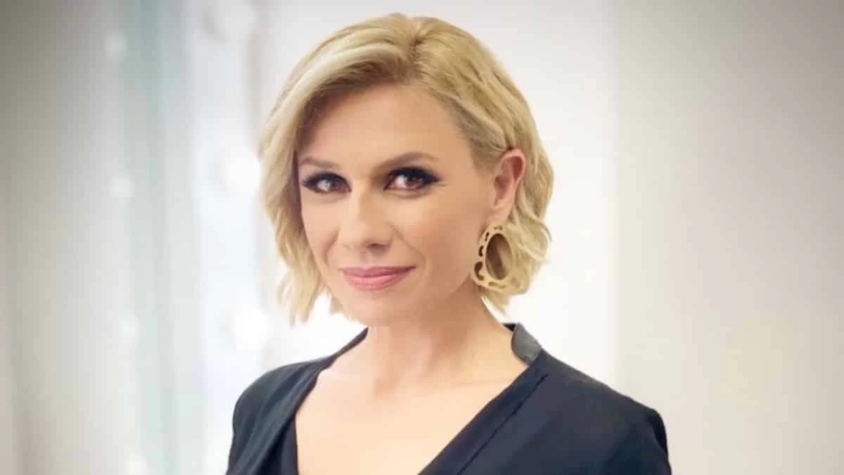 Κατερίνα Καραβάτου: Το τρυφερό στιγμιότυπο του φιλιού με την μικρή της κόρη Αέλια