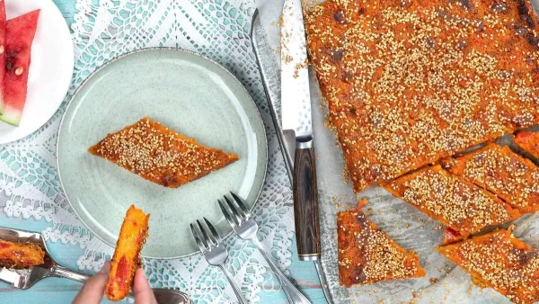 Η απόλυτη καλοκαιρινή συνταγή: Παραδοσιακή καρπουζόπιτα χωρίς ζάχαρη που "λιώνει" στο στόμα