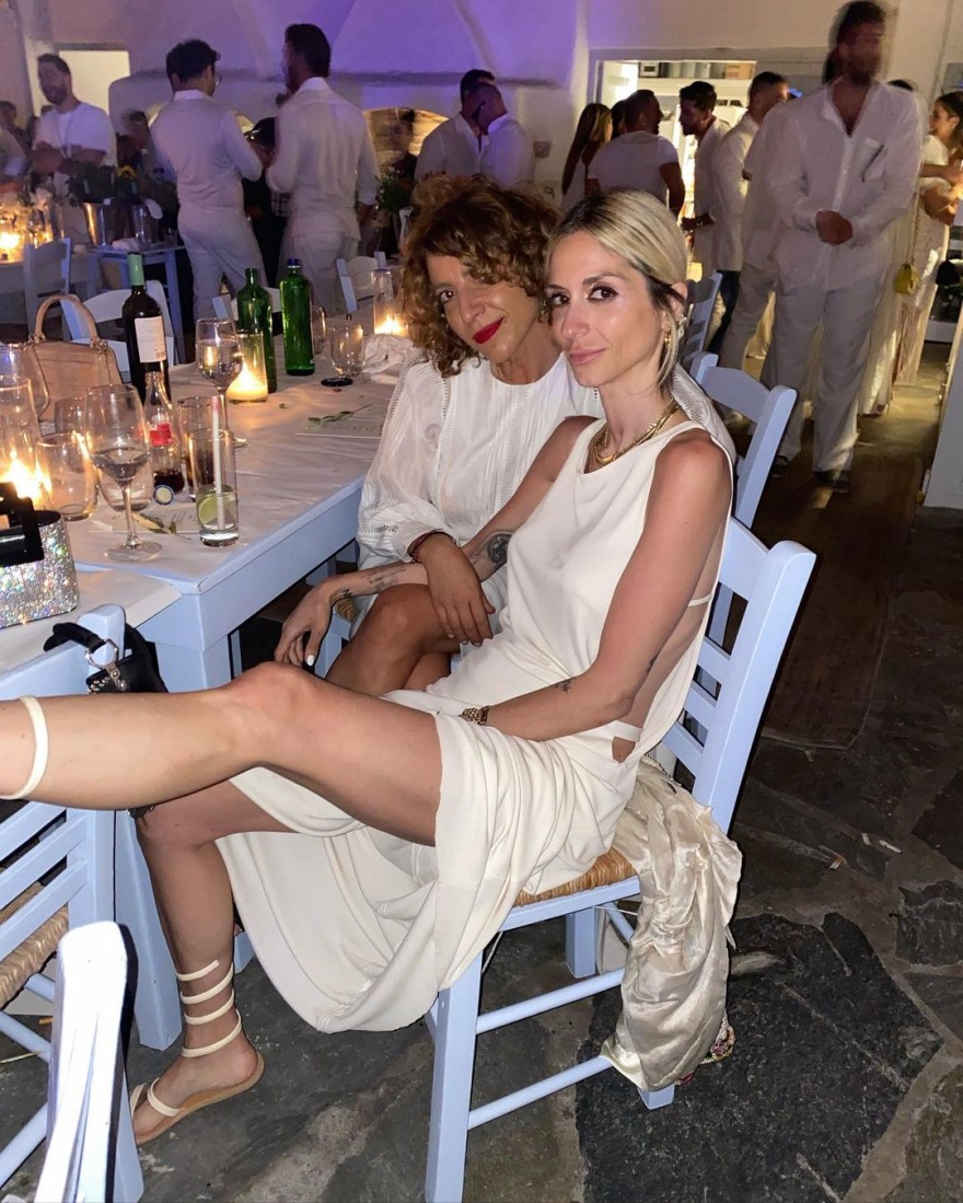 Σοφία Καρβέλα στη Μύκονο