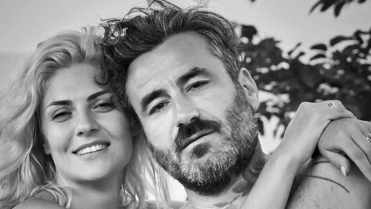 Κρίστη Καθάργια: Δύο μήνες μετά το γάμο με τον Μαυρίδη ''ξετρύπωσε'' φωτογραφία με το γιο της στην τελετή