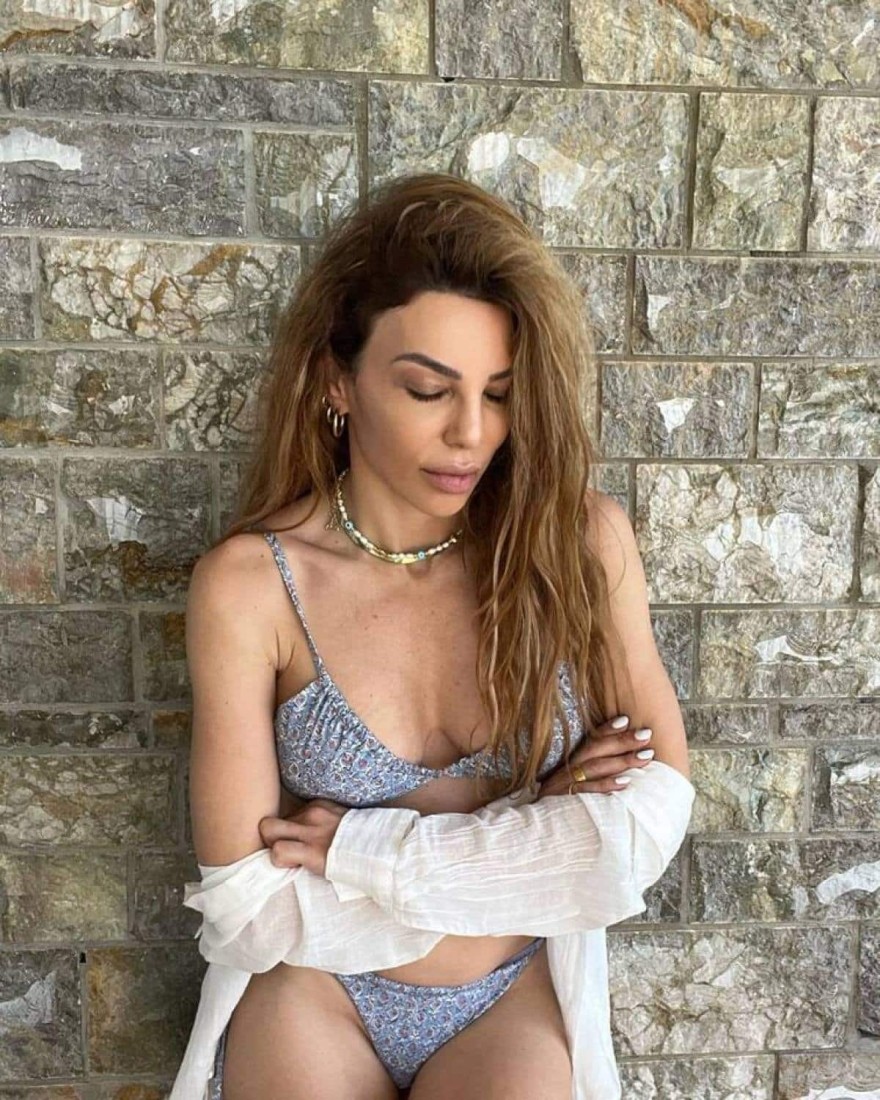 Η Κέλλυ Κελεκίδου σε καλοκαιρινή της φωτογραφία με μαγιό