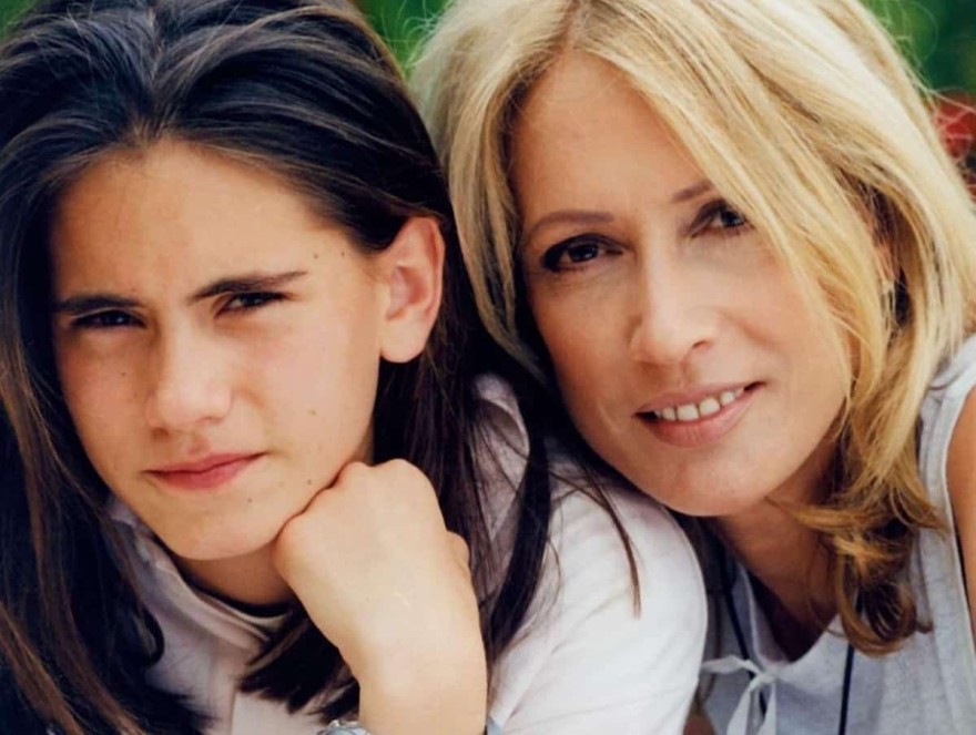 Κορη Γιωργου Νταλάρα και μαμα