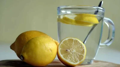 Το πίνεις μια φορά τη μέρα και βλέπεις θαύματα - Το ρόφημα με μαγειρική σόδα και λεμόνι που θα σε «σώσει»
