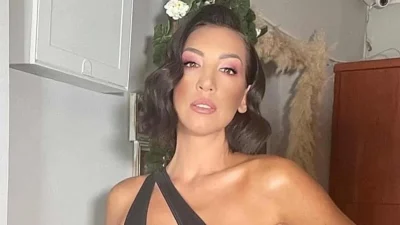 Της κρατά την φουσκωμένη κοιλίτσα - Η Σοφία Λεοντίτση πλέει σε πελάγη ευτυχίας αγκαλιά με το σύντροφό της στην Ιταλία