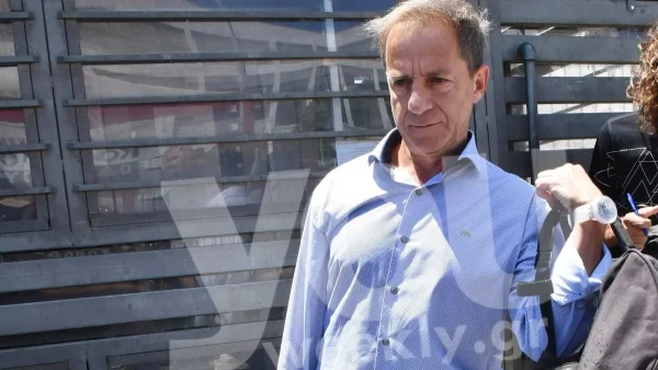 Ρουβίκωνας: Επίθεση στο σπίτι του Δημήτρη Λιγνάδη μετά την αποφυλάκισή του