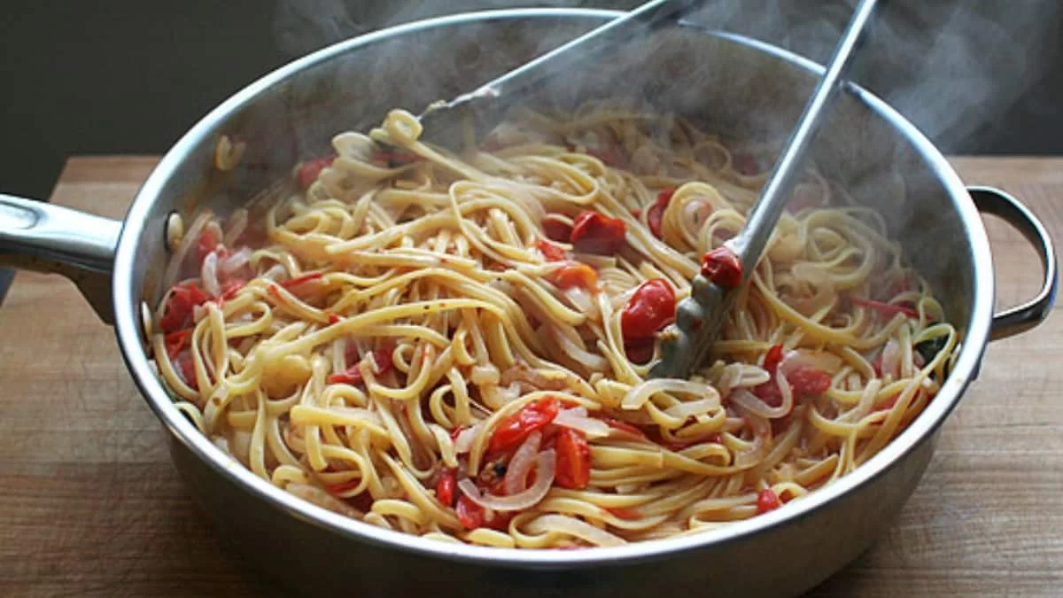 Δεν θα χρειάζεται να τα δοκιμάζετε ανά 2 λεπτά - 5 τρόποι για να καταλάβετε ότι τα μακαρόνια είναι έτοιμα