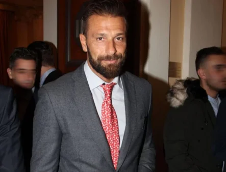 Του έκλεψαν πανάκριβη τσάντα με υπέρογκο χρηματικό ποσό - Η δημόσια έκκληση του Γιάννη Μαρακάκη