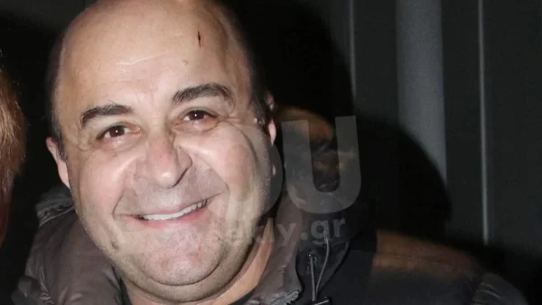 Ρίγη συγκίνησης με το γράμμα που έλαβε ο Μάρκος Σεφερλής στο καμαρίνι του