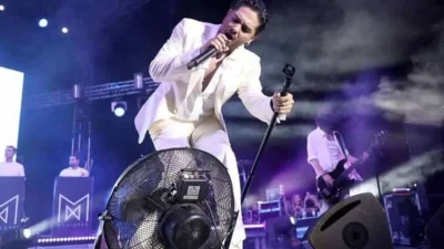 ''Τι στίχοι είναι αυτοί ρε παιδιά'' - O Xρήστος Μάστορας ''εκτέλεσε'' τραγούδι της Φουρέιρα στη συναυλία του στην Πάτρα