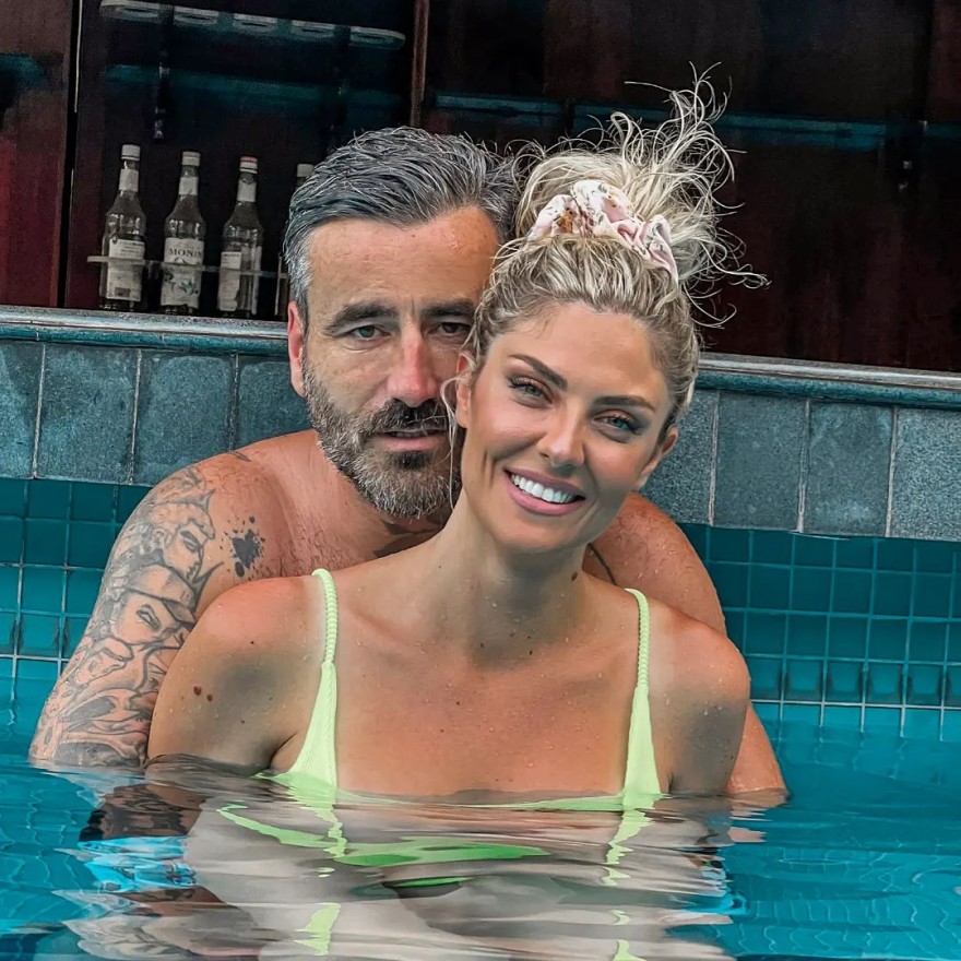 Η πανέμορφη φωτογραφία του Μαυρίδη και της Καθάργια από την πισίνα