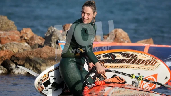 Με θέα που ''κόβει'' την ανάσα - Η Ελεονώρα  Μελέτη σε γαλαζοπράσινα νερά μαζί με την κορούλα της