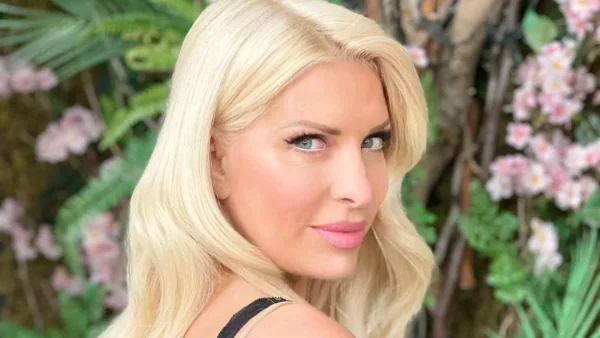 Από τις ελάχιστες φορές που της σχολίασε ο Ματέο - Η φωτογραφία της Μενεγάκη με ροζ μαγιό που προκάλεσε την αντίδρασή του