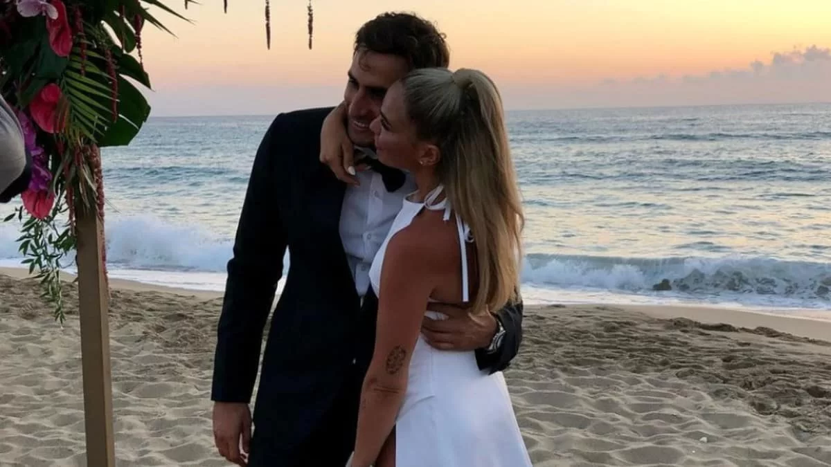 Κόνι Μεταξά - Μάριος Καπότσης: Μετά τον παραμυθένιο γάμο κάνουν το πρώτο τους ταξίδι ως ανδρόγυνο