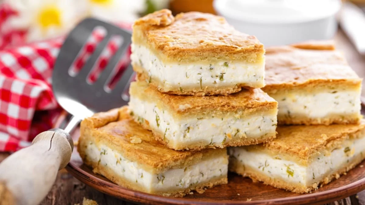 Νησιώτικη τυρόπιτα με παραδοσιακό τυρί Μυκόνου - Κάνει "κρατς" στην πρώτη δαγκωνιά