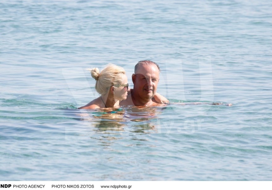 Μαρία Μπεκατώρου Αντώνης Αλεβιζόπουλος παραλία