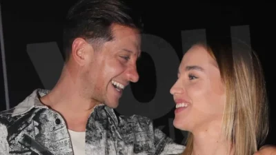 Τρυφερά τετ - α - τετ για Ηλία Μπόγδανο και Αλεξάνδρα Εξαρχοπούλου στη Μύκονο