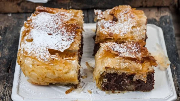 Σκέτη "κόλαση" αυτή η μπουγάτσα με σοκολάτα - Με λίγα υλικά και γρήγορη προετοιμασία