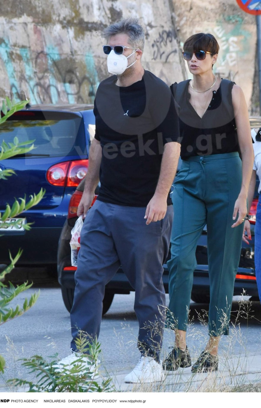 Ηθοποιοί έξω από τα δικηστήρια για την δίκη του Φιλιππίδη