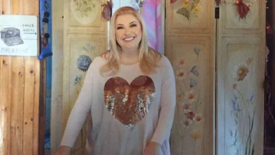 Φωτιά Πεντέλη: Επαναλαμβάνεται ο εφιάλτης για την Νάνσυ Νικολαΐδου μετά την περσινή φωτιά που έκαψε το σπίτι της