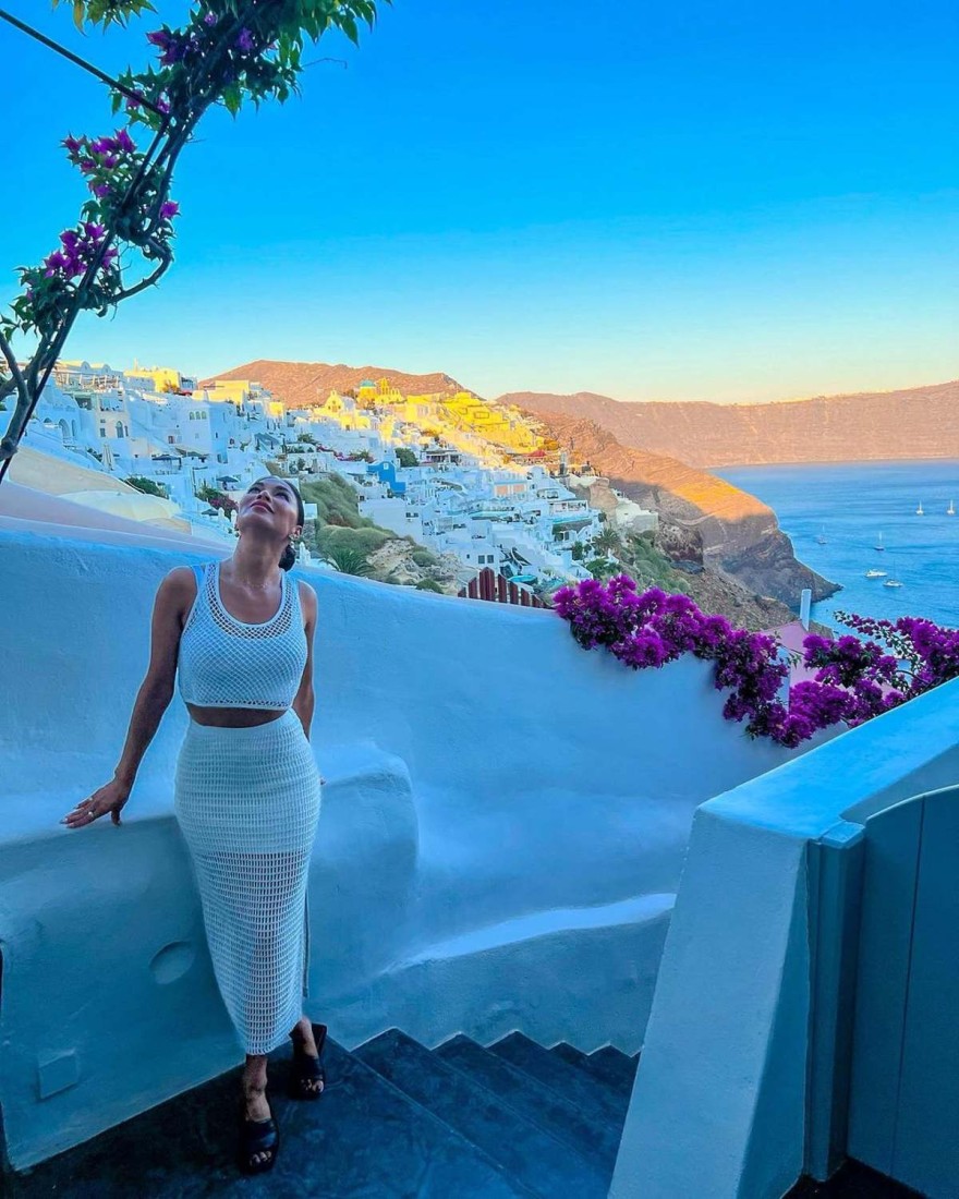 Nicole Scherzinger Σαντορίνη θέα