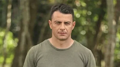 ''Έριξε'' το instagram o «Ντάνος» - To βίντεο όπου εξερευνά ημίγυμνος τη σπηλιά του στη Σκιάθο