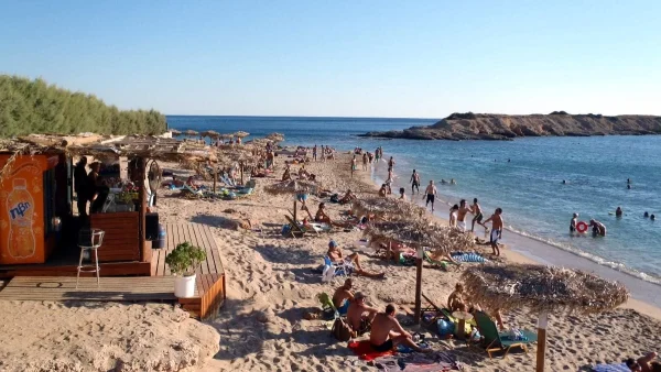 581 Ελληνικές ακτές και 15 μαρίνες - Όλες οι παραλίες που πήραν Γαλάζια Σημαία για το 2022