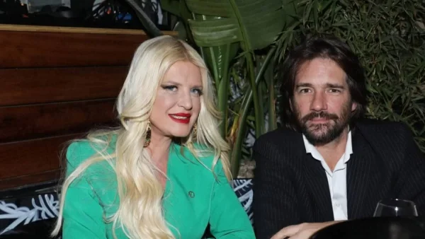 Αγκαλιασμένοι στην Μύκονο - Η φοβερή έκπληξη που έκανε ο Βλάσσης Χολέβα στην Μαρίνα Πατούλη