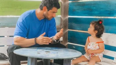 Ετεοκλής Παύλου: Πατέρας και κόρη σε άκρως τρυφερές στιγμές - Το απολαυστικό βίντεο με την μικρή Μελίτα