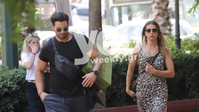 "Τσάκισε" ένα πιάτο με μακαρόνια στην παραλία - Φωτογραφίες από τις διακοπές της Ελένης Χατζίδου και του Ετεοκλή Παύλου με την κόρη τους