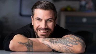 Τα πάνω κάτω στους διαδρόμους του ALPHA με τον Άκη Πετρετζίκη - Τι συνέβη;