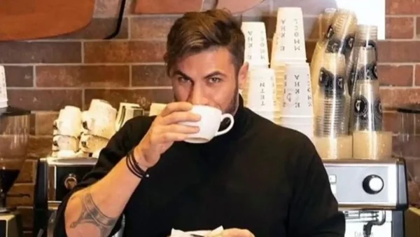 Δεν ήξεραν από που τους ήρθε - Η παρέμβαση του Άκη Πετρετζίκη στον αέρα του ΣΚΑΙ