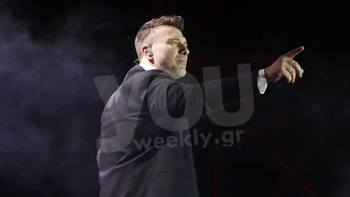 Μπαμπάς και κόρη τραγουδούν αγκαλιά στη σκηνή - Η τρυφερή στιγμή του Γιάννη Πλούταρχου με την Κατερίνα Κακοσαίου