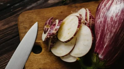 Θα δεις την ζυγαριά να πέφτει - Το σπιτικό ρόφημα για απώλεια βάρους με φέτες μελιτζάνας και...