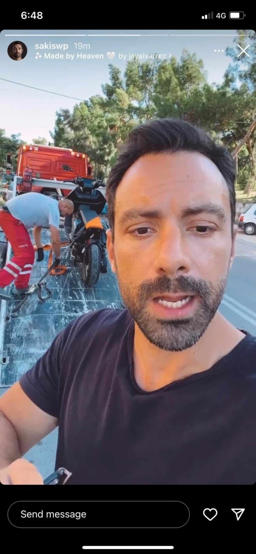 Ο Σάκης Τανιμανίδης περιγράφει το ατύχημα που είχε σήμερα στην άσφαλτο