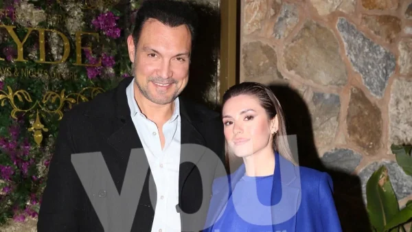 Με διχτυωτό νυφικό και όλη την πλάτη έξω - ''Χαμός'' με την εμφάνιση της Σιαμπάνη στον γάμο της