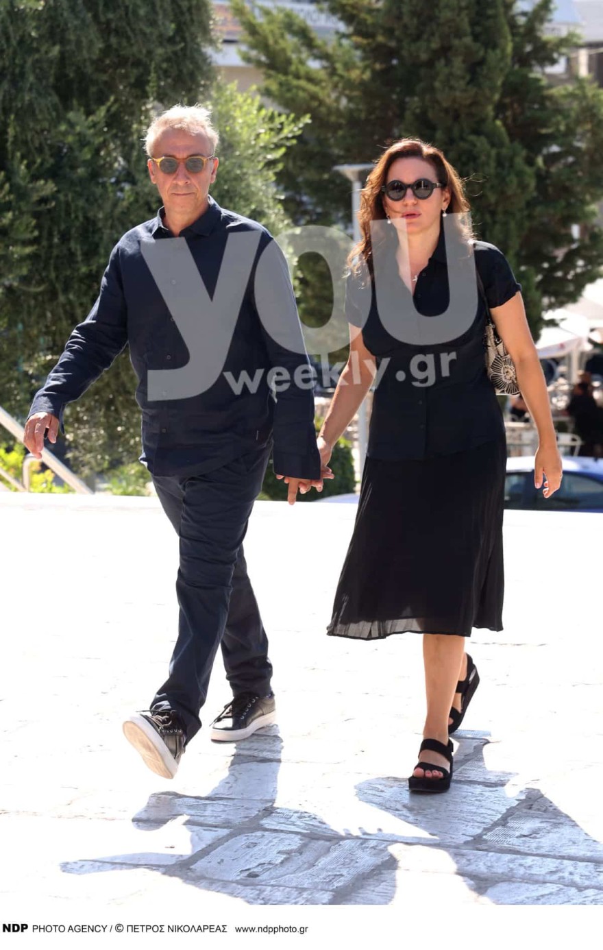 Η Όλγα Κεφαλογιάννη και ο Μίνως Μάτσας σττην κηδεία της Ελένης Σμαραγδή