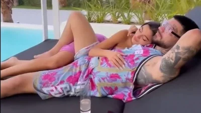 Δεν κρατιέται από έρωτα ο Snik - Αγκαλιά με τη σύντροφό του Γιώτα στο νέο του video clip