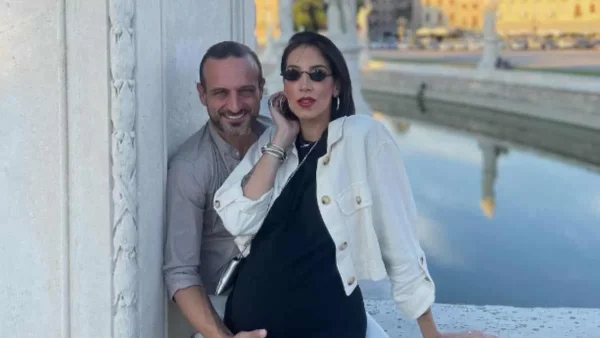 Του αφιέρωνε τραγούδια λίγες ώρες πριν τον γάμο - Με τιάρα και διαμάντια στα μαλλιά η Σοφία Λεοντίτση