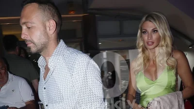 Έκρυβε διαρκώς την κοιλιά της με ένα φουλάρι - Η νέα εμφάνιση της Σπυροπούλου μετά τις φήμες εγκυμοσύνης