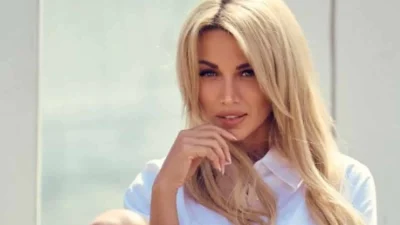 Με ριγέ ολόσωμο μαγιό κρύβοντας την φουσκωμένη κοιλίτσα της - Η νέα ανάρτηση της Κωνσταντίνας Σπυροπούλου