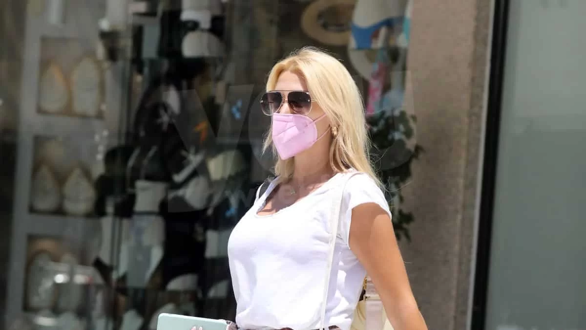 Σε νυχάδικο στο κέντρο της Γλυφάδας - Οι νέες φωτογραφίες της εγκυμονούσας Κωνσταντίνας Σπυροπούλου