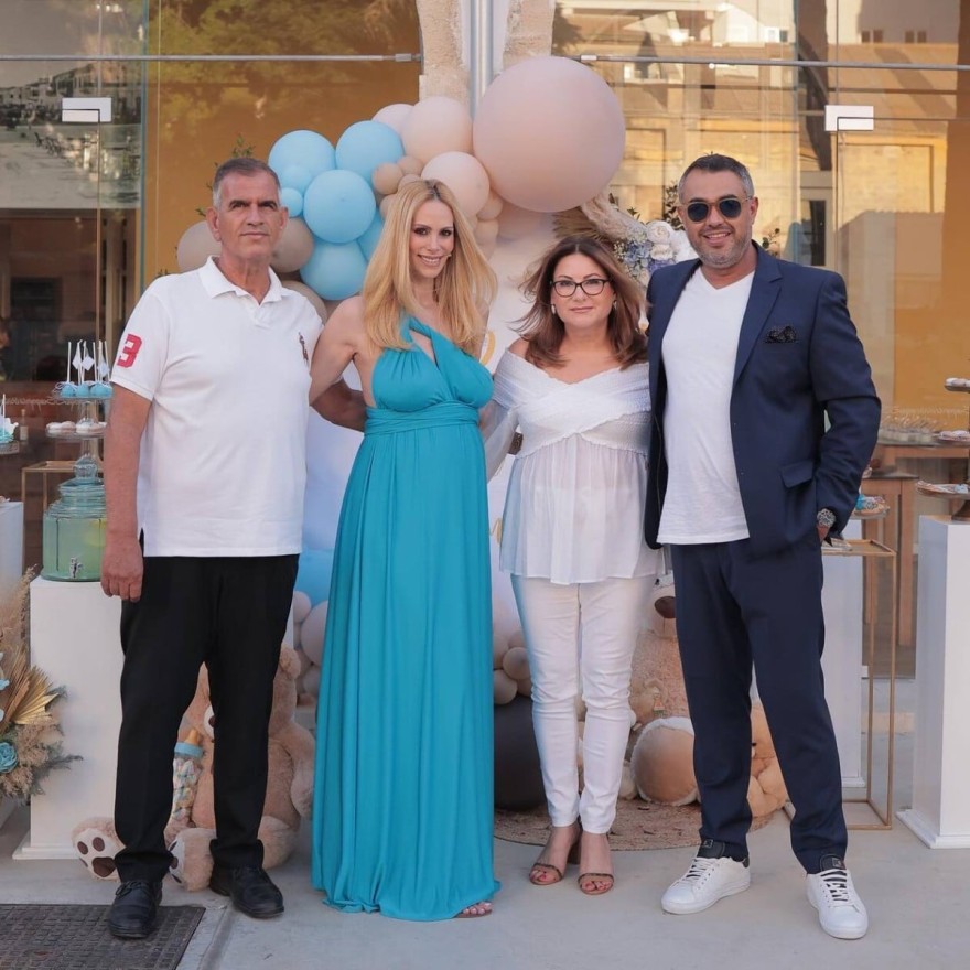 Η Στέλλα Δημητρίου με τον σύζυγό της Δημήτρη Μιχαηλίδη και συγγενείς